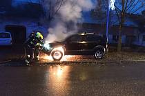 Hořící auto v Břestu na Kroměřížsku.