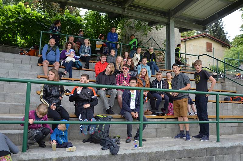 Lakrosistům Holešova se o víkendu podařilo na domácí půdě vybojovat titul mistrů republiky. Na stadionu na Střelnici se představilo celkem 11 nejlepších týmů, z české i pražské ligy se kvalifikovalo sedm mužských a čtyři ženské týmy.