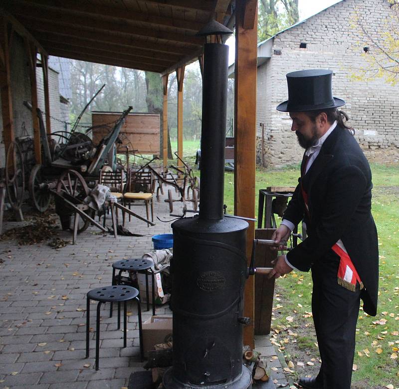 Den řemesel v Záhlinicích 2019. Historické pražení kávy.