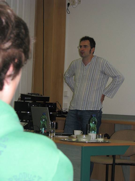 V Knihovně Kroměřížska se v pondělí 22. června 2009 konala beseda se spisovatelem Markem Tomanem, který žákům osmých tříd jedné kroměřížské školy představil svou novou knihu Golem.