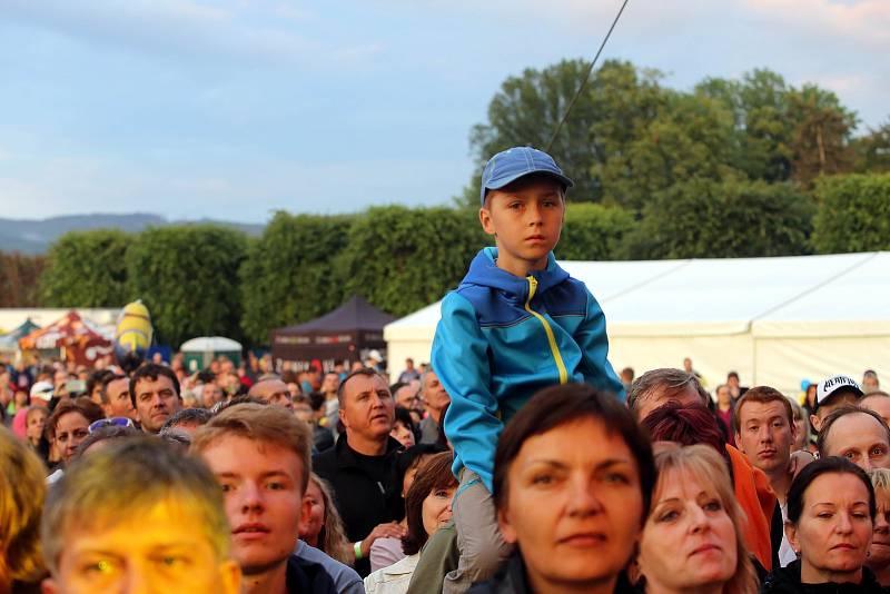 Festival Holešovská regata v zámeckém parku v Holešově.