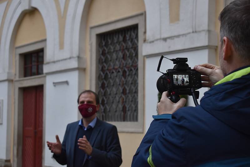 Odhalení pamětní desky odkazuje na život Bartoloměje Paprockého z Hlohol a Paprocké Vůle v Kroměříži. Deska je umístěna v Arcibiskupském zámku v Kroměříži.