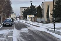 Grohova ulice v Holešově je opět průjezdná. Rekonstrukce je téměř u konce, podle starosty chybí jen poslední dodělávky, které jsou v plánu na jaře příštího roku. 26.12.2021