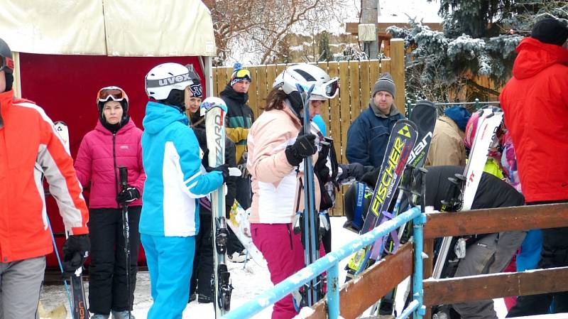 Ochlazení na přelomu roku pomohlo ski areálům v regionu, například na Stupavě se tak první víkend roku 2016 už lyžovalo.