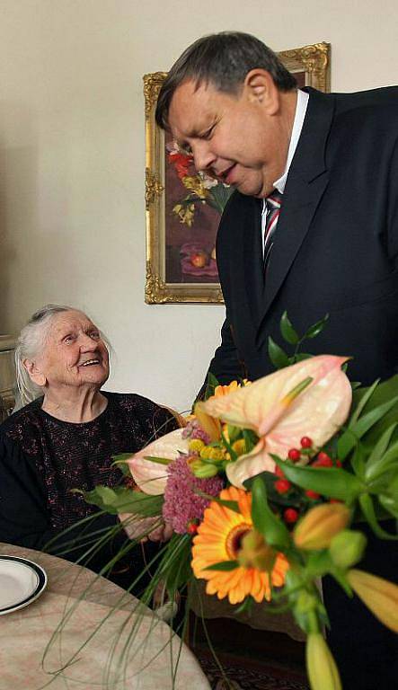 Úctyhodné sto sedmé narozeniny oslaví v neděli nejstarší obyvatelka Zlínského kraje, Marie Smejkalová z Kroměříže.