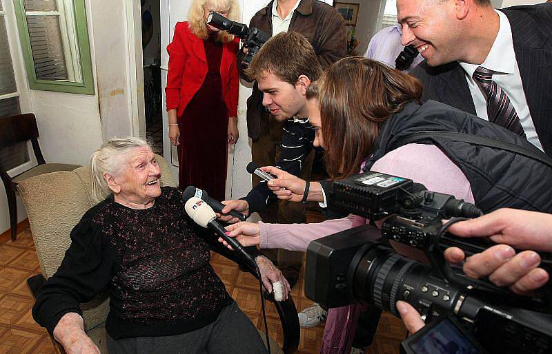 Úctyhodné sto sedmé narozeniny oslaví v neděli nejstarší obyvatelka Zlínského kraje, Marie Smejkalová z Kroměříže.