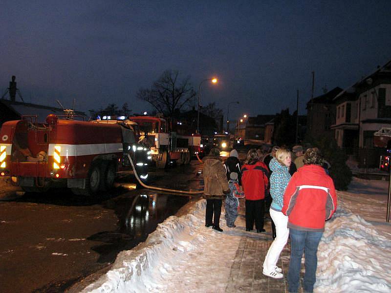 V úterý 16. února 2010 vpodvečer plameny zachvátily výrobní halu ve Zdounkách.