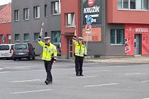 Policisté řídili dopravu na kroměřížských křižovatkách za dozoru komise.
