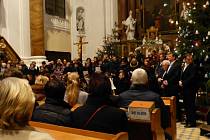 Vánoční koncert Česká mše vánoční Jakuba Jana Ryby přilákal v pátek 25.12. odpoledne do Kostela Nanebevzetí Panny Marie v Kroměříži desítky lidí.