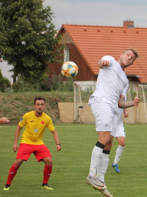 MFK Vyškov (bílé dresy)proti Hanácké Slavii Kroměříž 2:0.