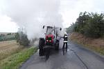 Požár traktoru na silnici mezi obcí Litenčice a Hoštice