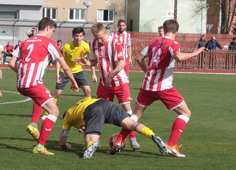 Hanácká Slavia Kroměříž (ve žlutém) proti Spartaku Hulín