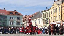 HISTORICKÝ MILNÍK ZAHÁJIL TURISTICKOU SEZÓNU. Střelba a řinčení zbraní se opět rozeznělo městem.