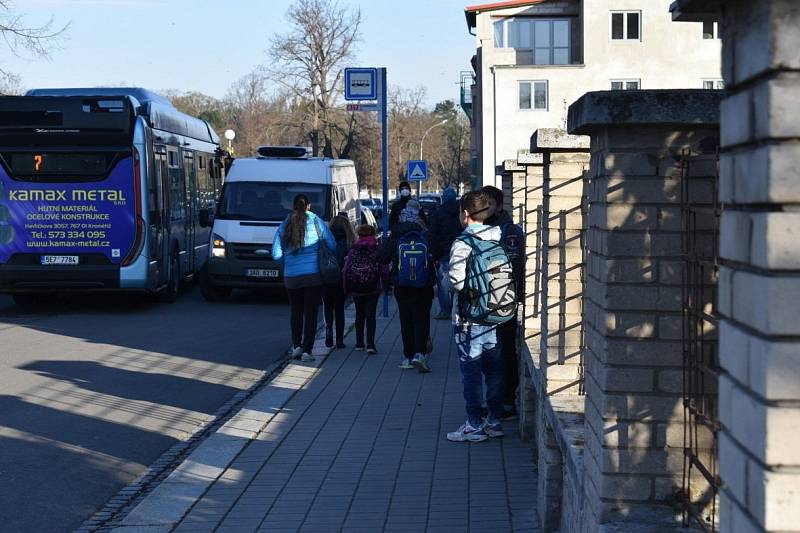 Návrat žáků do základní školy v Kroměříži, 12. dubna 2021.