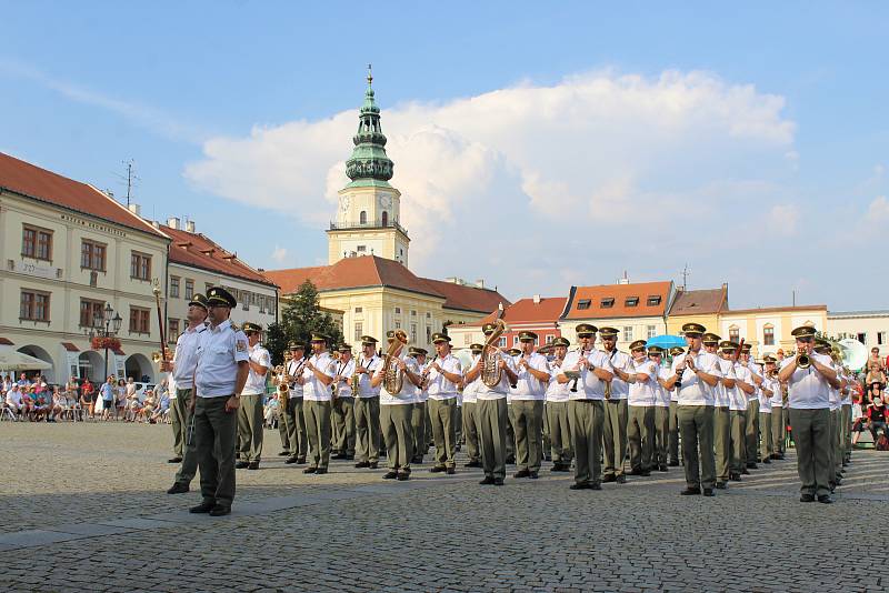 Mezinárodní festival vojenských hudeb na Velkém náměstí v Kroměříži 2019