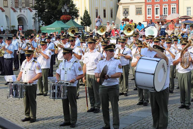 Mezinárodní festival vojenských hudeb na Velkém náměstí v Kroměříži 2019