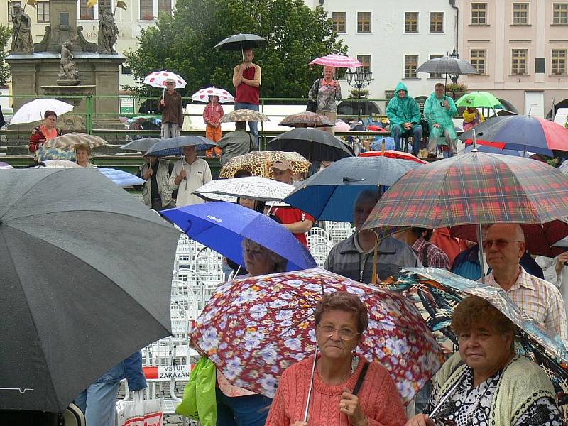 Letošní dožínky v Kroměříži museli organizátoři přesunout pod střechu