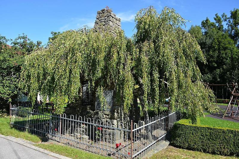 Vesnička Rajnochovice s 533 obyvateli leží na úpatí Hostýnsko-vsetínské vrchoviny. Na snímku z 6. září 2021.