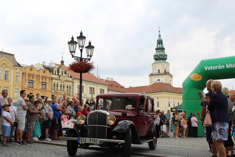 Přehlídka autoveteránů v Kroměříži.