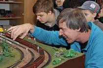 Už bezmála třicet let se Miroslav Pospíšil věnuje železniční modelařině.