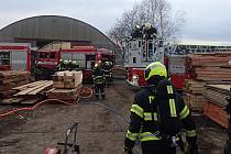 Požár haly na Kroměřížsku zavinila nedbalost při svařování.