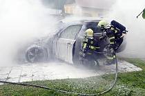 Požár osobního vozu BMW X5 ve Věžkách na Kroměřížsku
