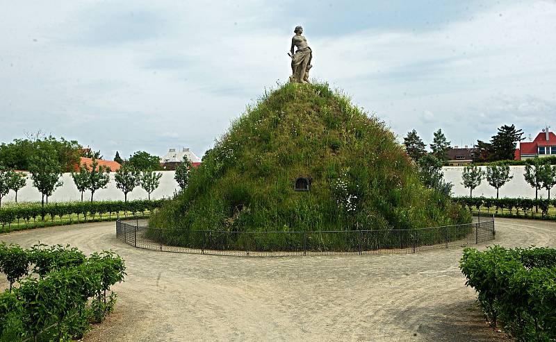 Květná zahrada v Kroměříži na začátku června 2020