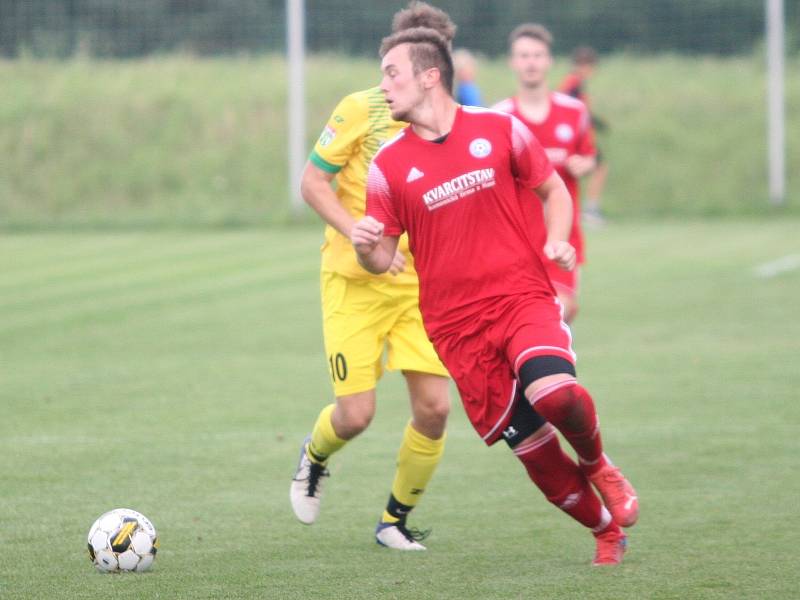 Fotbalisté Zborovic B (v červeném) ovládli 1. kolo III. třídy OFS Kroměříž v Bezměrově, kde porazili domácí 4:0.