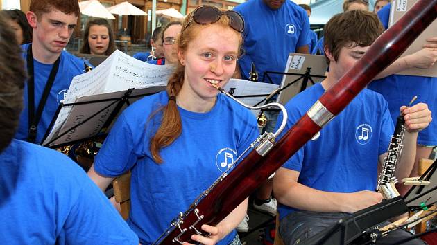 Koncert orchestru Oxfordshire Youth Wind Band ( UK) na náměstí v Kroměříži.