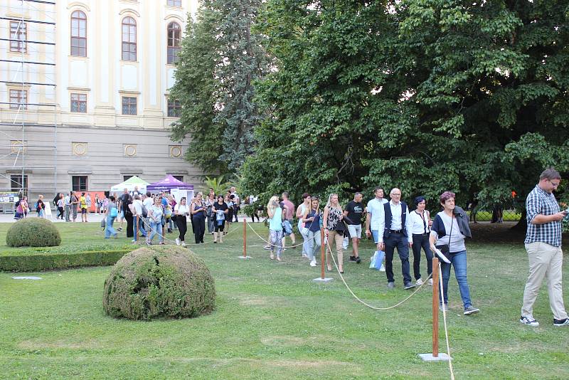 Podzámecká zahrada  posloužila jako kulisa při dalším hudebním vystoupení z cyklu Kultura pod hvězdami.