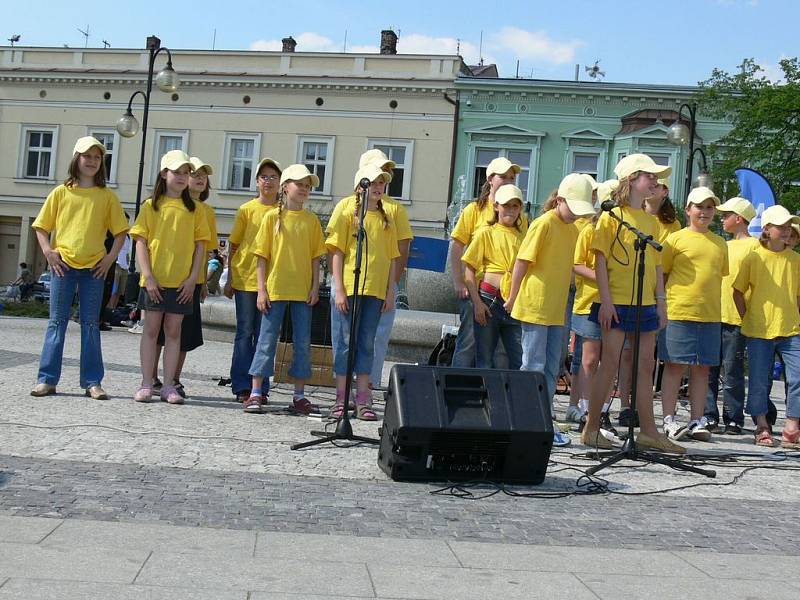 Na náměstí se představila i mladá formace Banana Vox z Holešova.