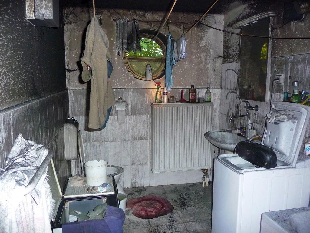 Kvůli vadnému ohřívači vody vyhořela koupelna - Kroměřížský deník