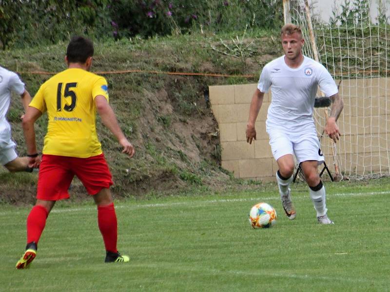 MFK Vyškov (bílé dresy)proti Hanácké Slavii Kroměříž 2:0.