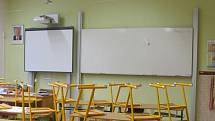 Rymická základní škola získala prostředky z programu EU peníze školám na nákup nových tabulí do tříd.