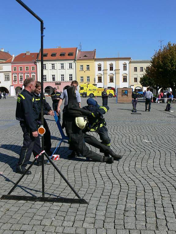 V zápalu boje.