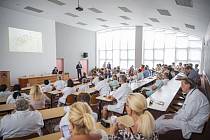 Setkání hejtmana Jiřího Čunka se starosty obcí a měst okresu Kroměříž proběhlo 31. srpna v prostorách Střední zdravotnické školy v Kroměříži.