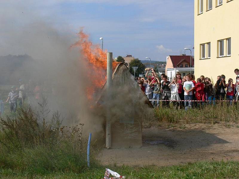 Kroměřížští dobrovolní hasiči oslavili v pátek 23. září 2011 svých sto let existence. Na Hanáckém náměstí uspořádali přehlídku pro děti.