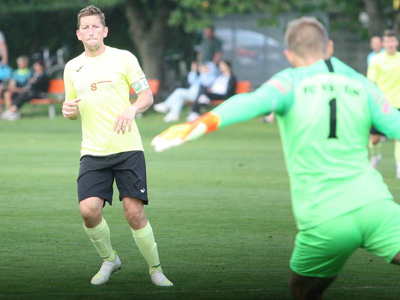 Divizní fotbalisté Skaštic (v zeleném) v úvodním kole skupiny E doma smolně podlehli Vsetínu 0:1. Jediná branka padla v samém závěru duelu.