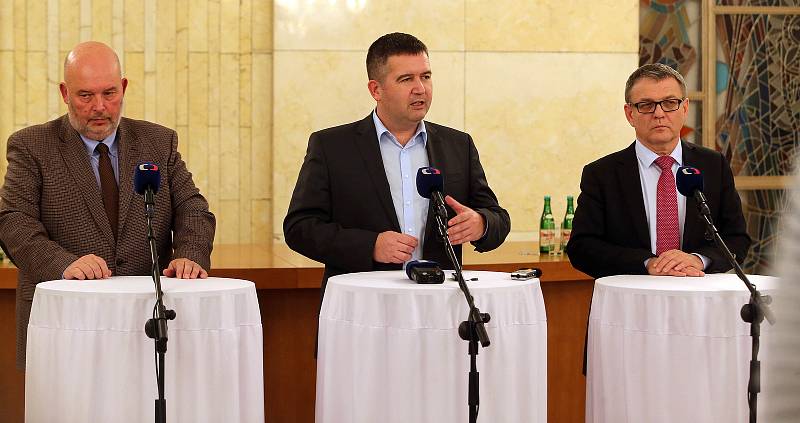 Ministři ČSSD Jan Hamáček, Lubomír Zaorálek, Miroslav Toman v Kroměříži.