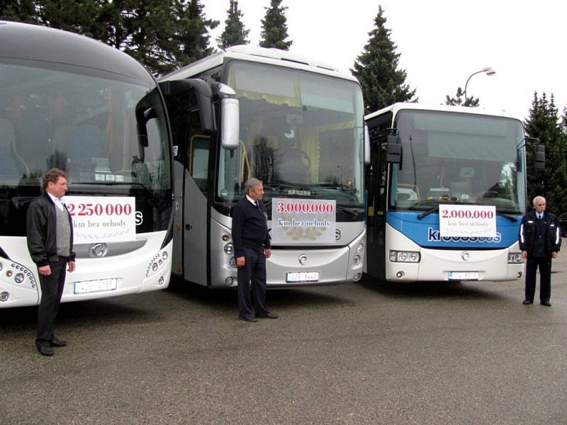 Kroměřížská dopravní společnost Krodos bus ocenila své řidiče za miliony kilometrů bez nehody. 