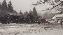 Chata na Tesáku podlehla plamenům. Sobota, 29.ledna 2022.