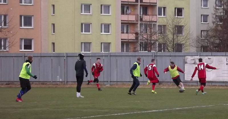 Fotbalisté Břestu na zimním turnaji v Chropyni přehráli Zářičí 4:2.