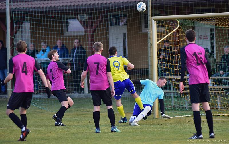 Fotbalisté Skaštic v generálce na start odvetné části divize E doma remizovali s lídrem krajského přeboru - Baťovem 3:3.