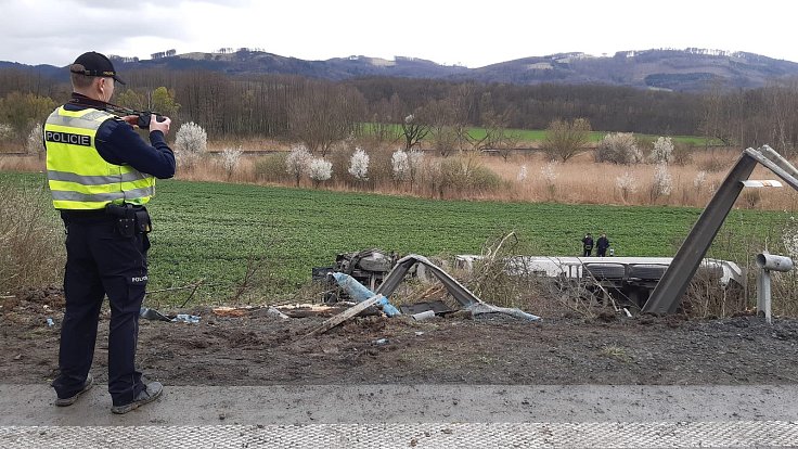 Tragická nehoda uzavřela silnici mezi Jankovicemi a Hlinskem pod Hostýnem; pondělí 25. března 2024