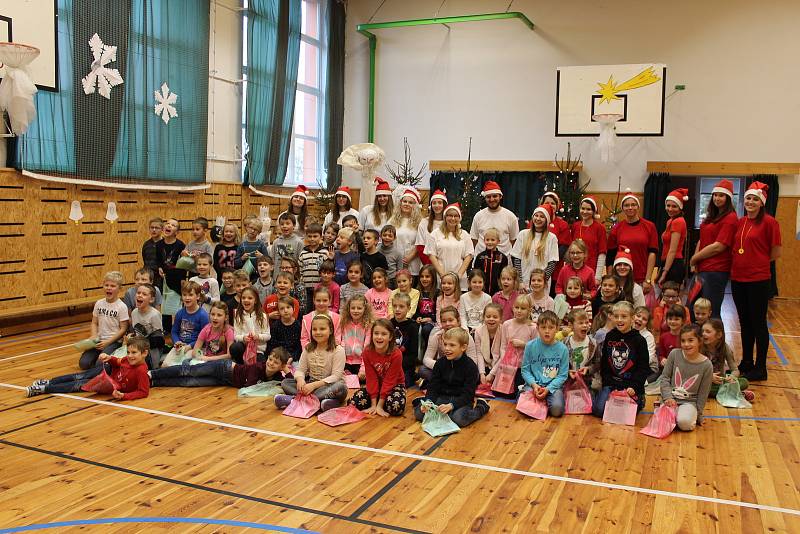 Akce Vánoce na Hané a Valašsku, která má děti seznámit s regionálními vánočními tradicemi, se během dvou dní v TyMy centru zúčastnilo přes čtyři sta dětí.