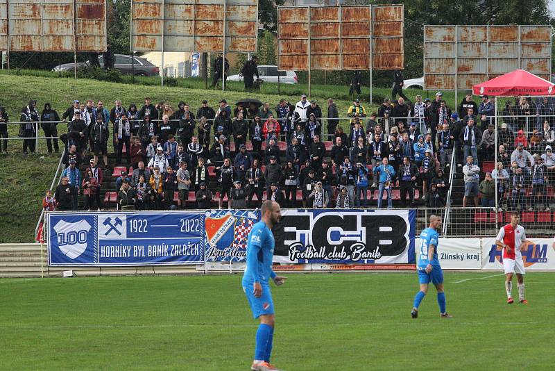 Fotbalisté Kroměříže (červenobílé dresy) ve 2. kole MOL Cupu vyzvali prvoligový Baník Ostrava.