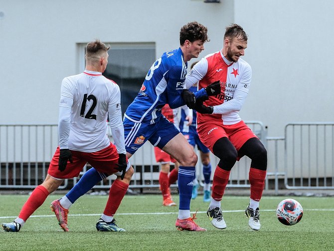 Fotbalisté Kroměříže (červenobílé dresy) na závěr zimní Tipsport ligy zdolali ligovou Sigmu Olomouc 2:0.