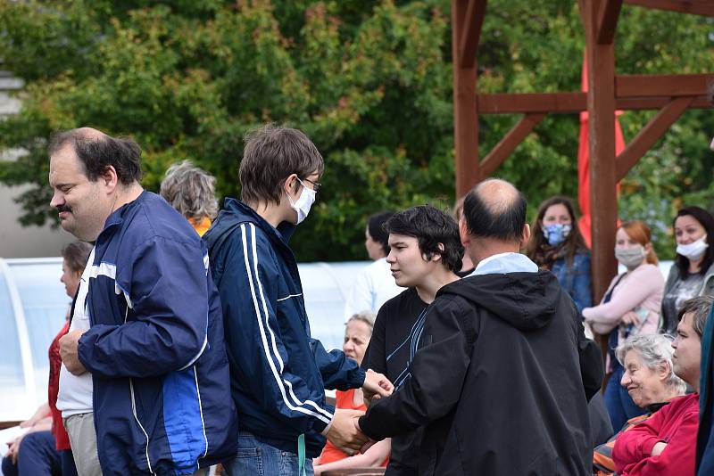 Koncert Standy Hložka v Domově pro osoby se zdravotním postižením Barborka v Kroměříži.