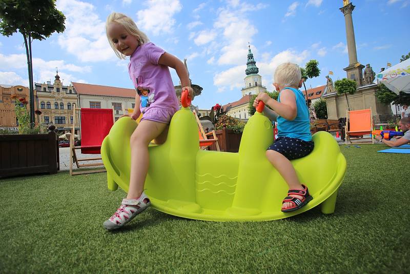 Relaxační zóna na Velkém náměstí v Kroměříži.