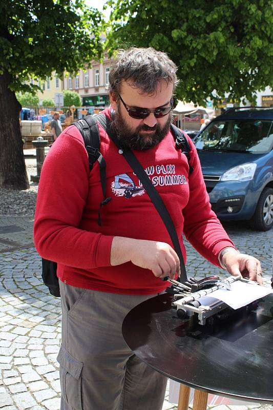 Okrašlovací a zábavní spolek Bystřice pod Hostýnem uspořádal akci na podporu osvěty problémů nevidomých.